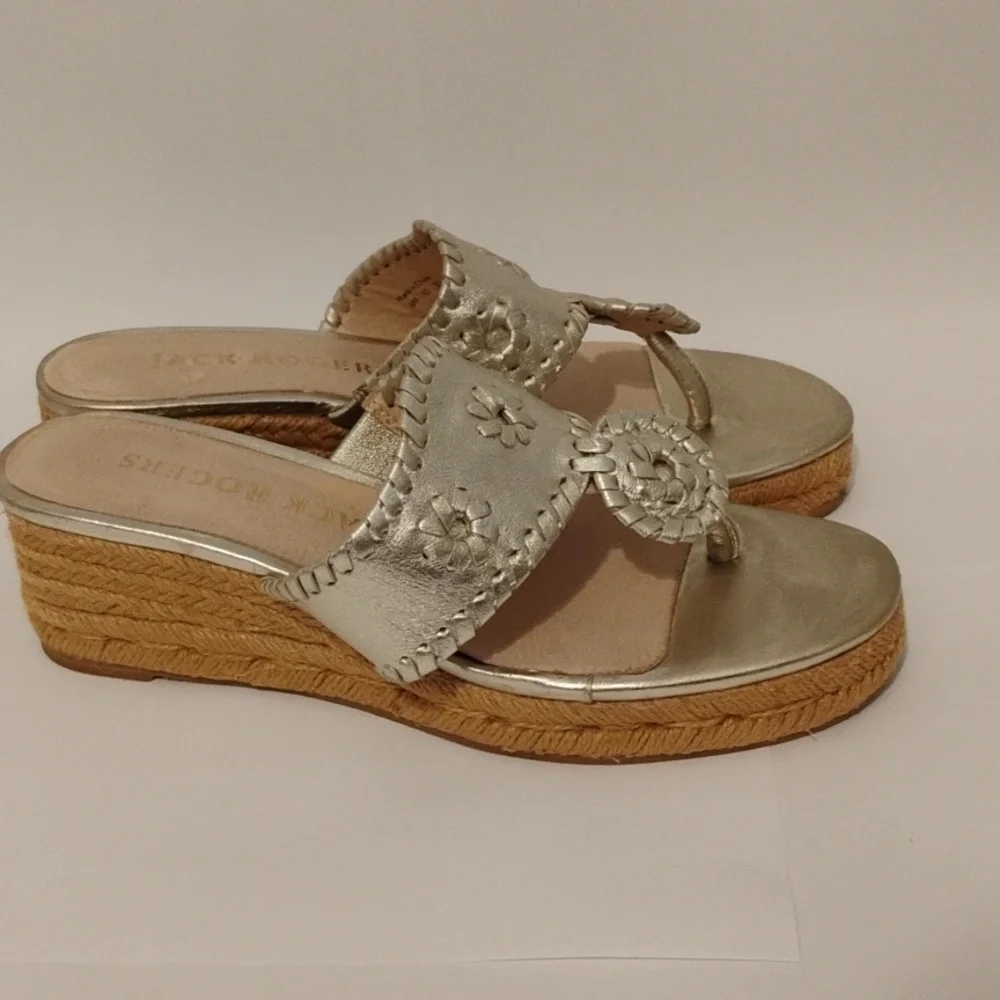 Jack Rogers Sandals Heels Wedge Thong Leather Jute Espadrille Medallion Gold 6 - Picture 1 of 12